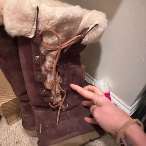Ugg lace up boots - Picture 2 of 5